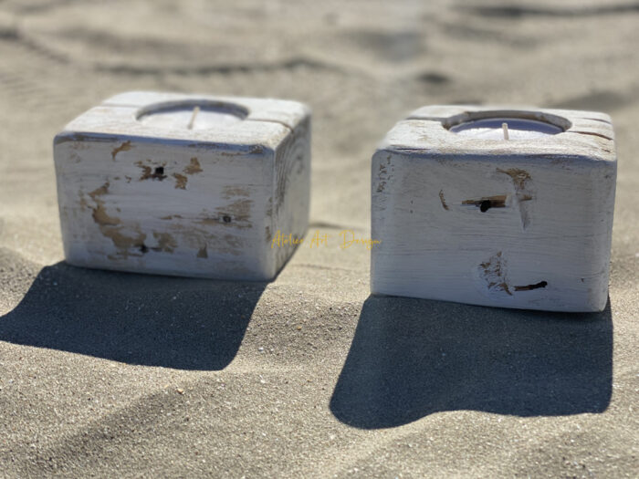 Bougeoirs en bois cérusé