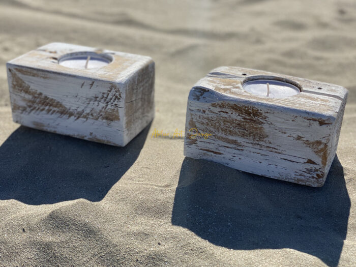 Bougeoirs en bois cérusé