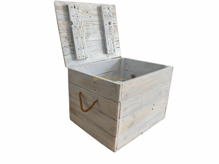 Malle en bois cerusé avec assise