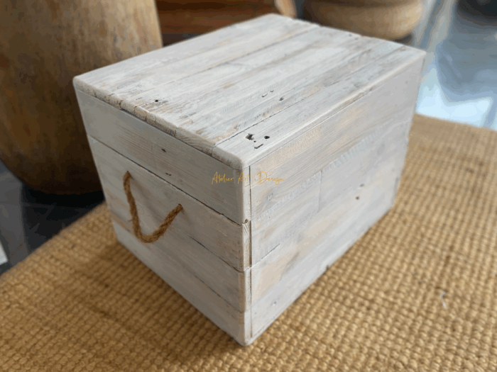 Malle en bois cerusé avec assise – Image 5