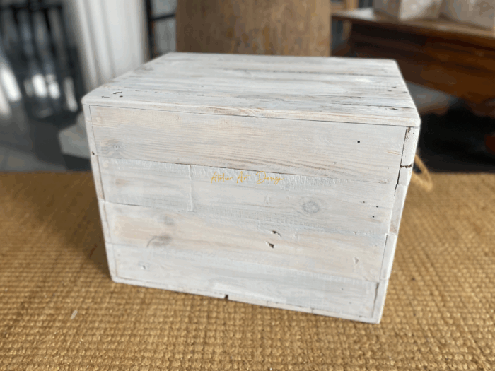 Malle en bois cerusé avec assise – Image 4