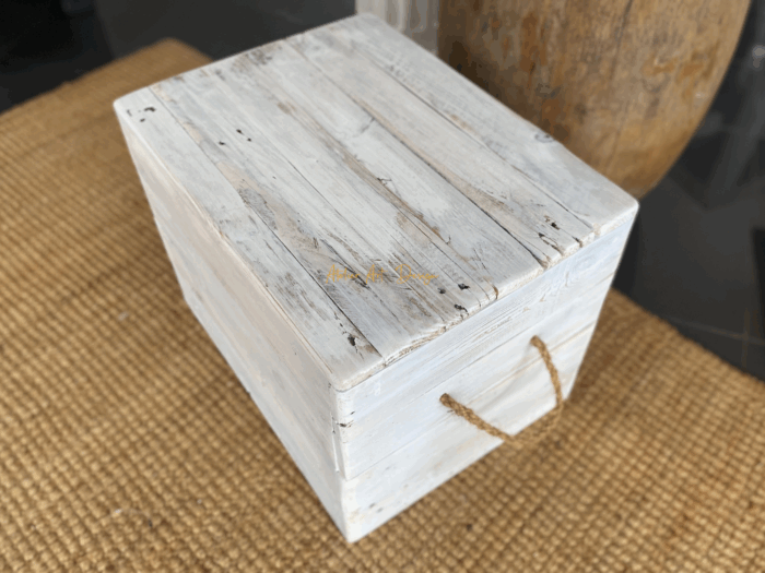 Malle en bois cerusé avec assise – Image 2