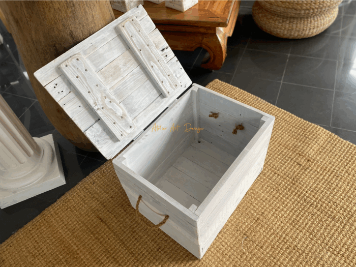 Malle en bois cerusé avec assise – Image 5