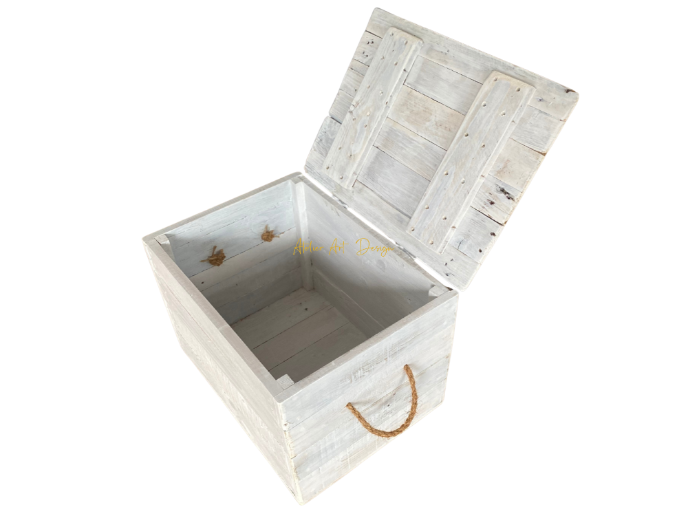 Malle en bois cerusé avec assise